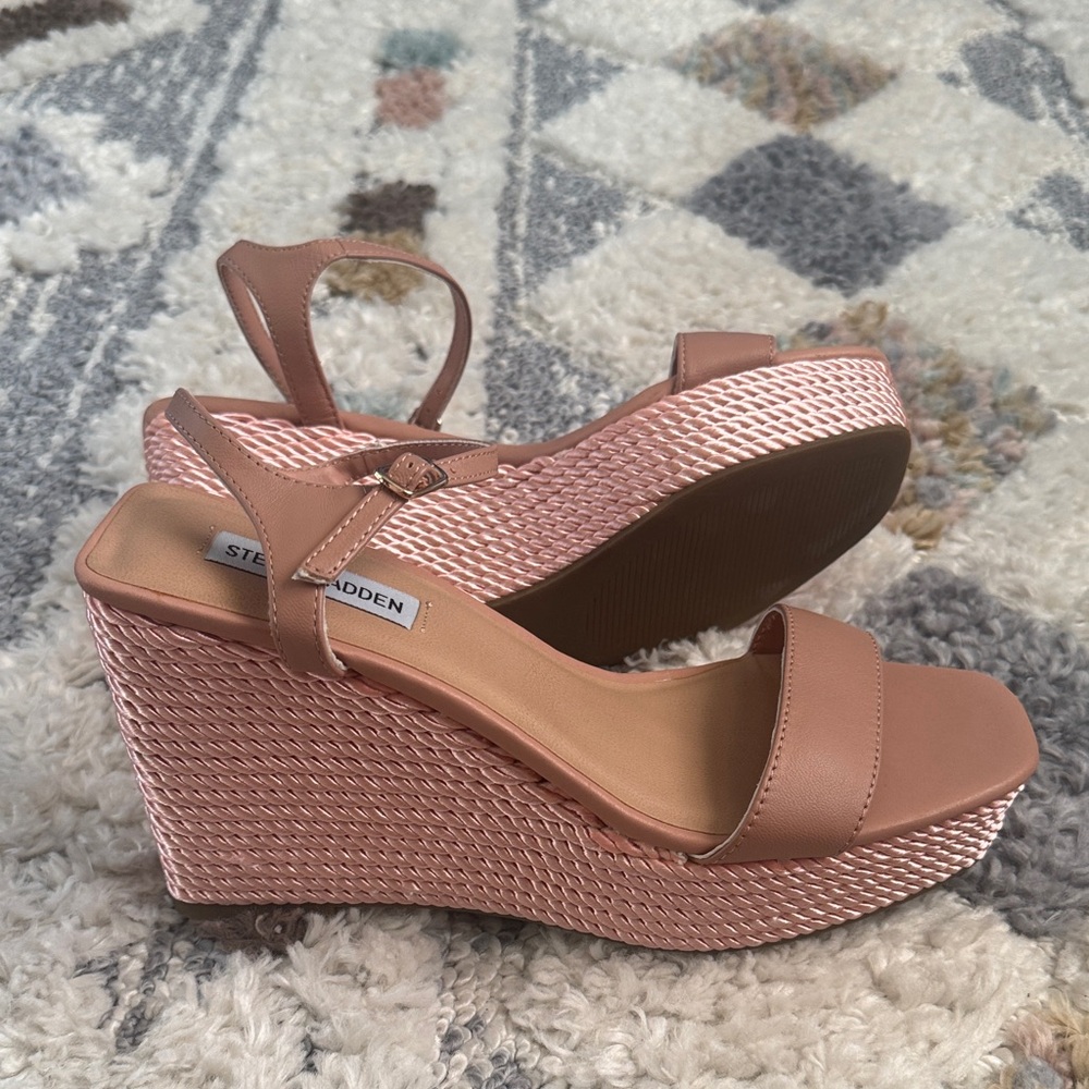 Steve Madden Women's Blush Pink Platform Sandals New without tags/no box